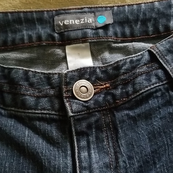 Jeans - Picture 2 of 4